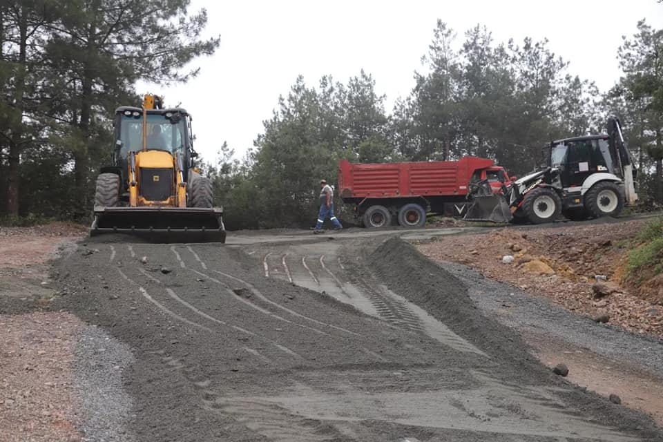 Fen İşleri Müdürlüğüne bağlı ekiplerimiz tarafından yayla yollarımızın bakım ve onarım çalışmaları devam etmektedir.